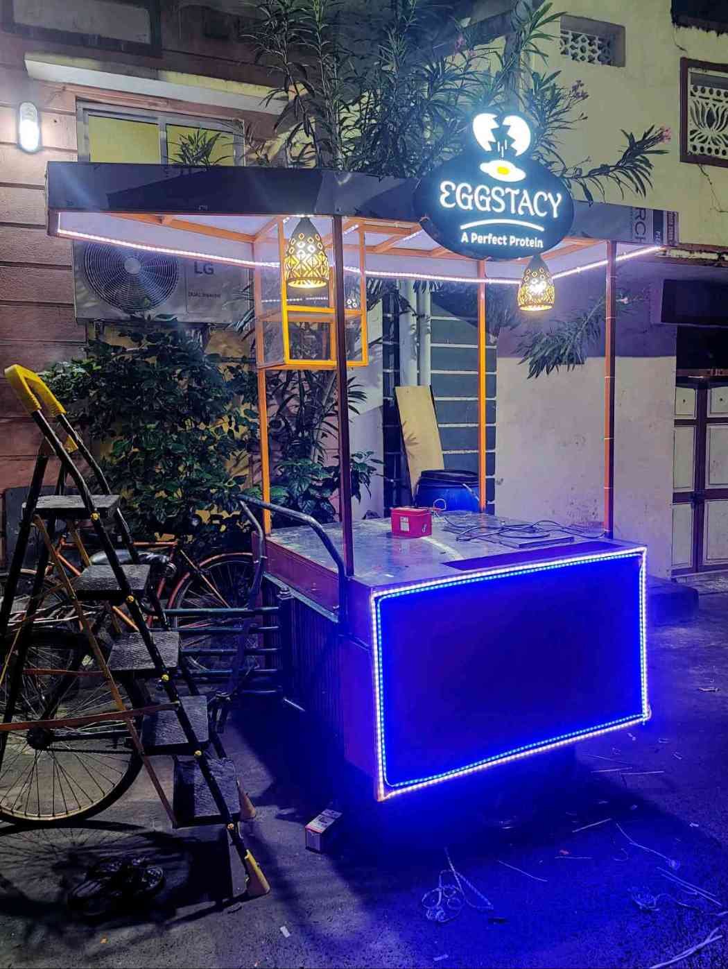 egg kulfi and pani puri food cart