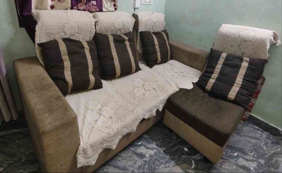 sofa( 5 seater) cream with dark brown