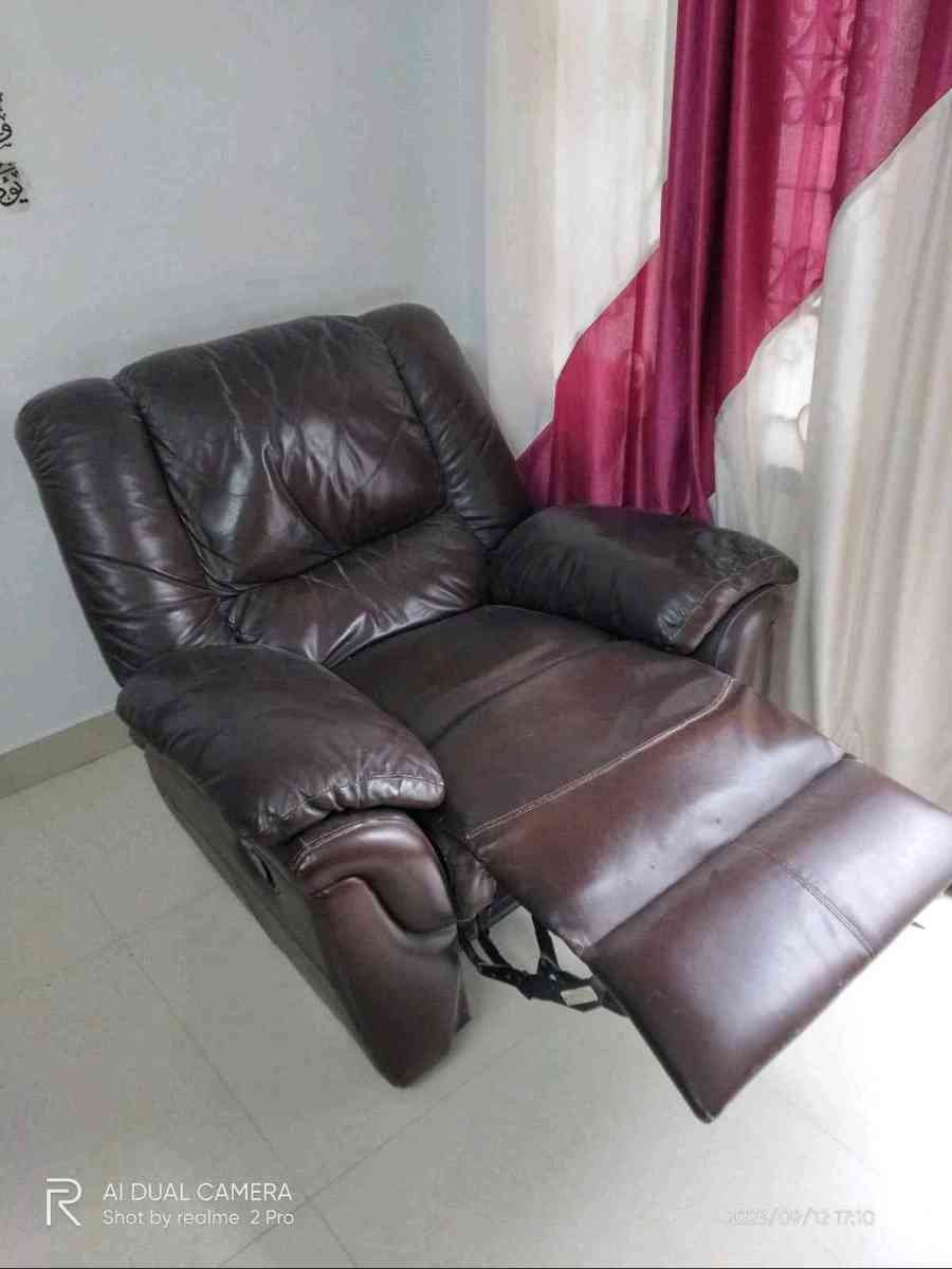Recline sofa leather