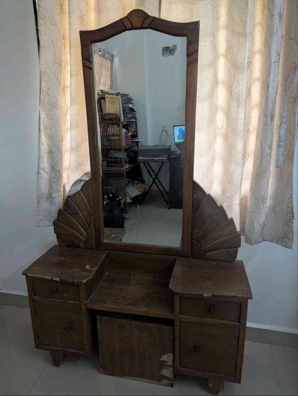Dressing table