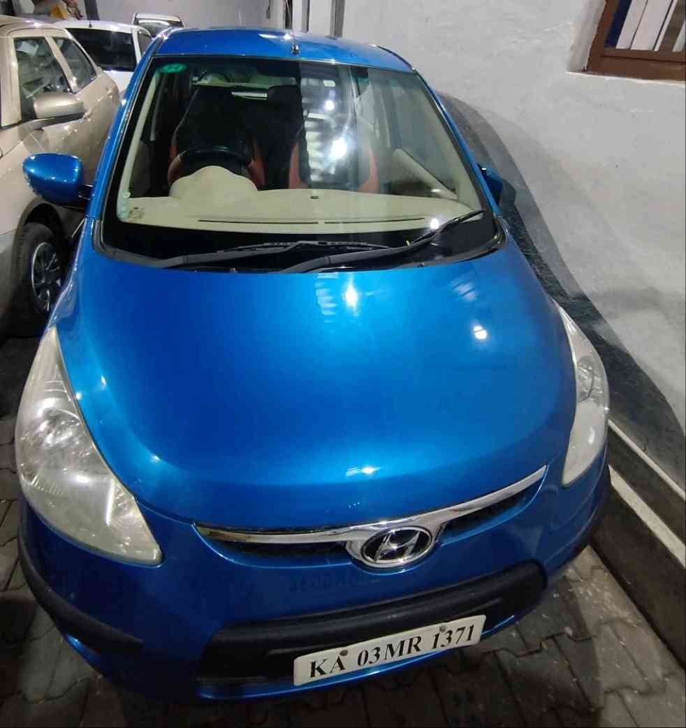 Blue Hyundai i10 4 cylinder engine