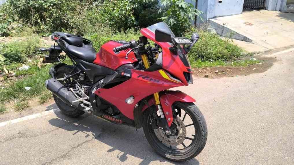 Yamaha R15 v4