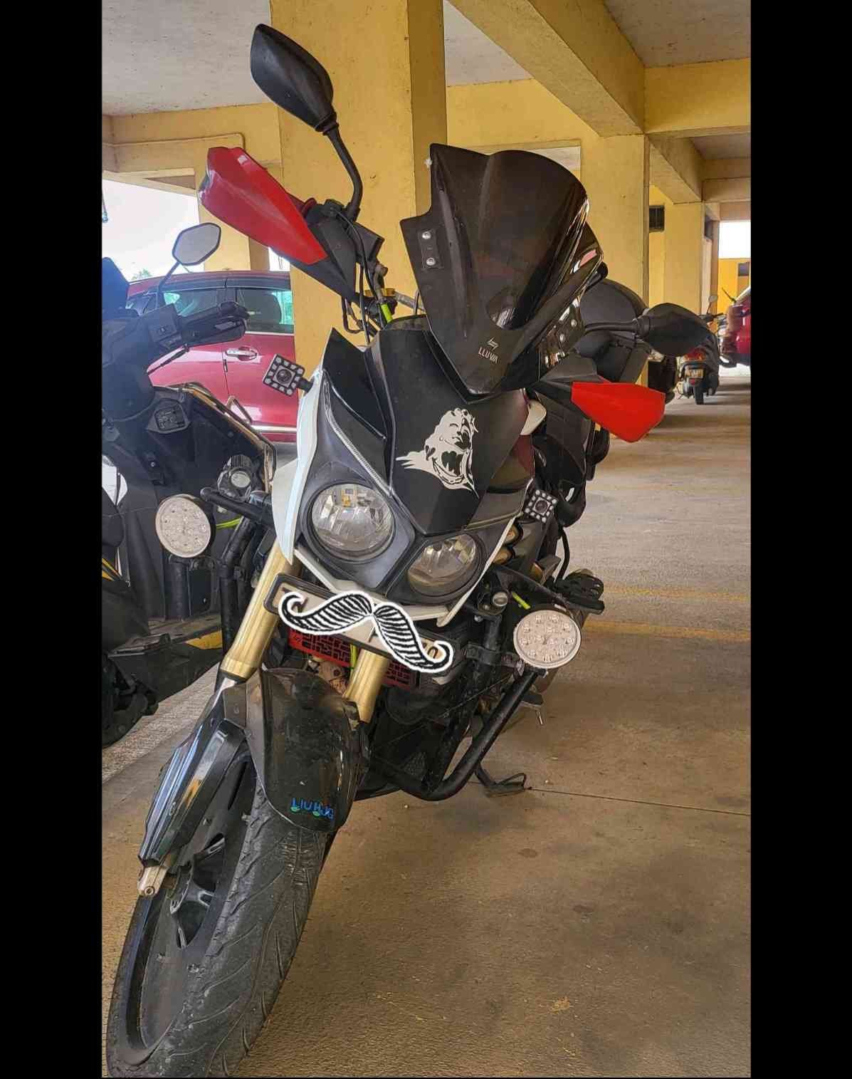 Mahindra Mojo
