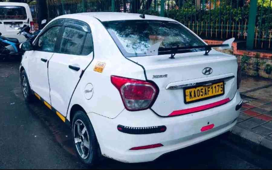 hyundai X Sent yellow bord