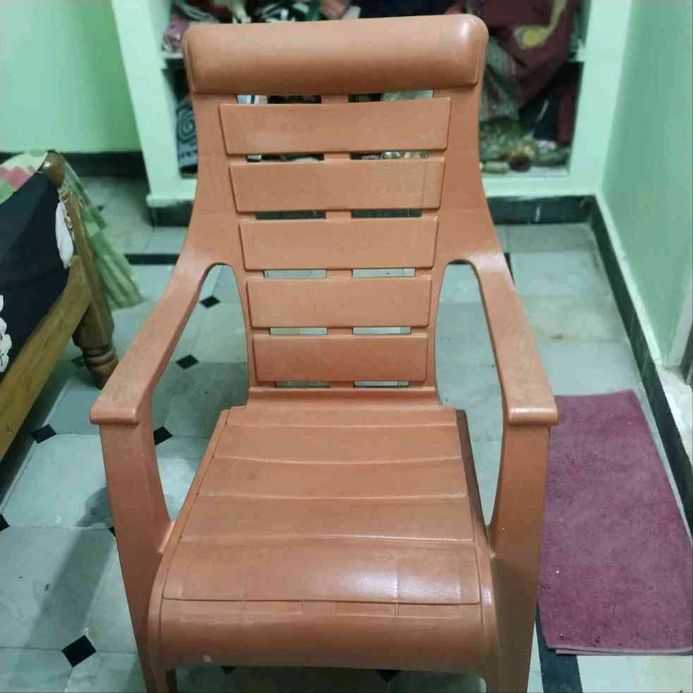 Nilkamal chair