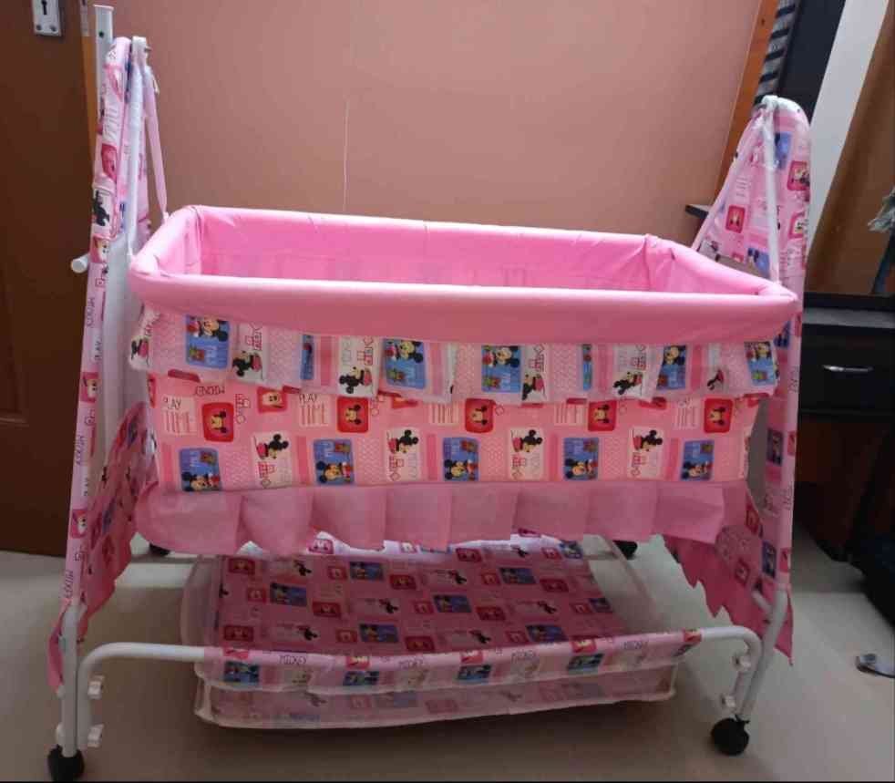 baby cradle with Swing