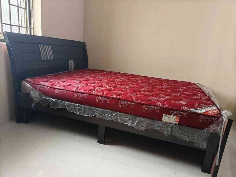 Queen size cot with 6inch Kurlon Mattress