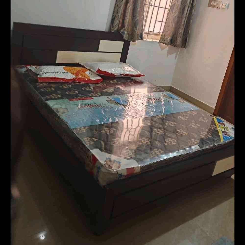 Queen Size Bed with Mattress – Hardly Used
