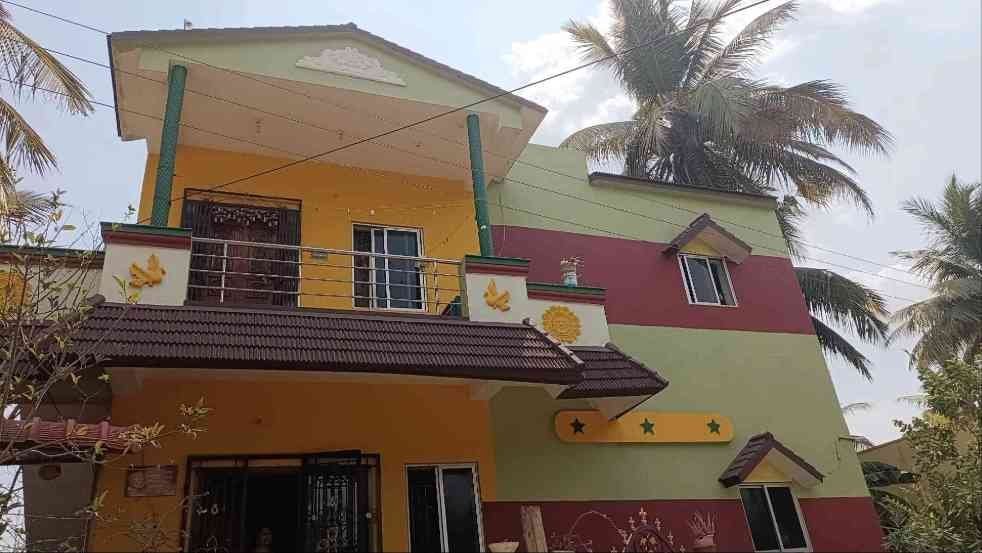 Double floor Independent House