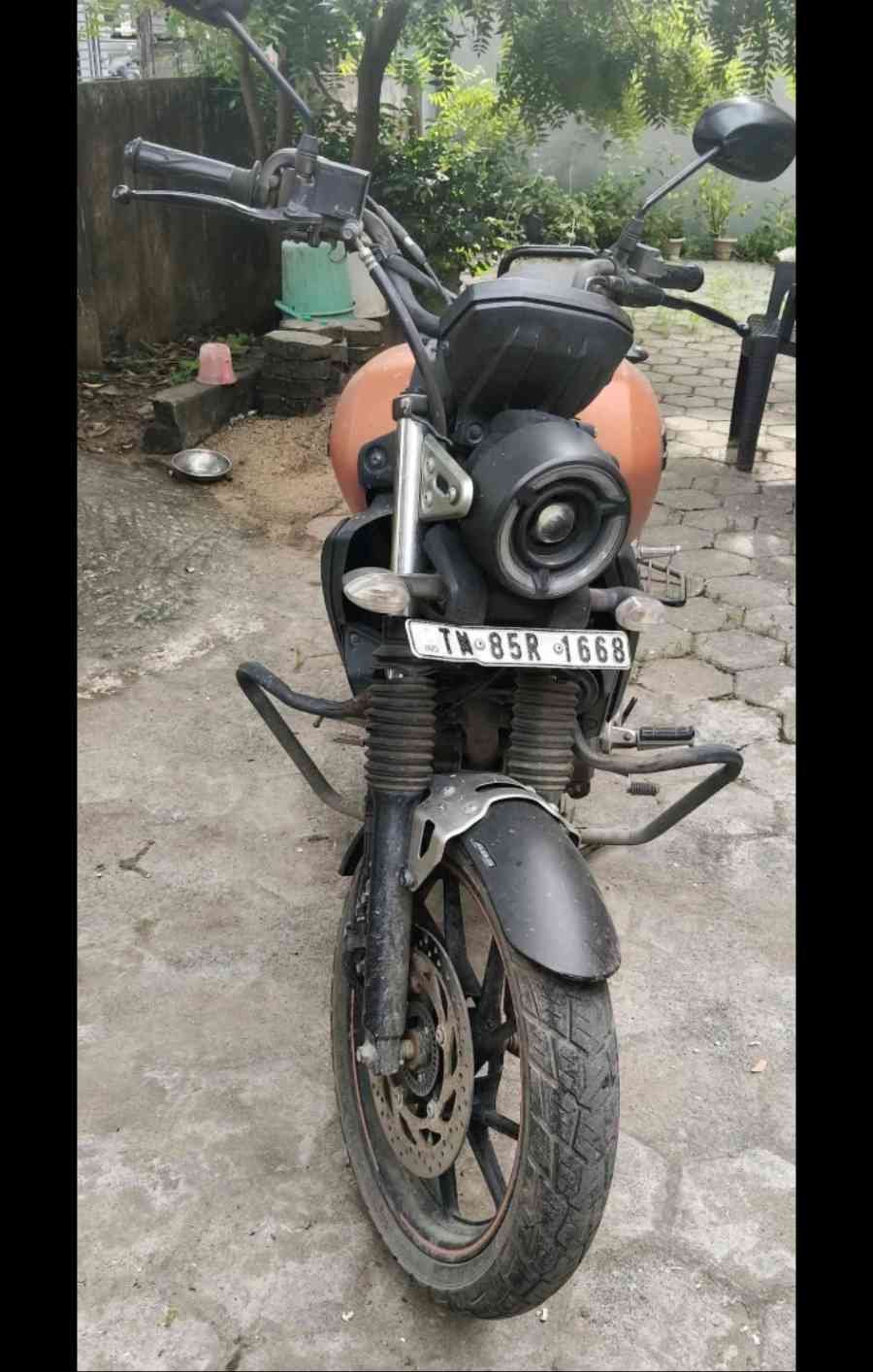 MAT DULL ORANGE META YAMAHA driven below 30kms