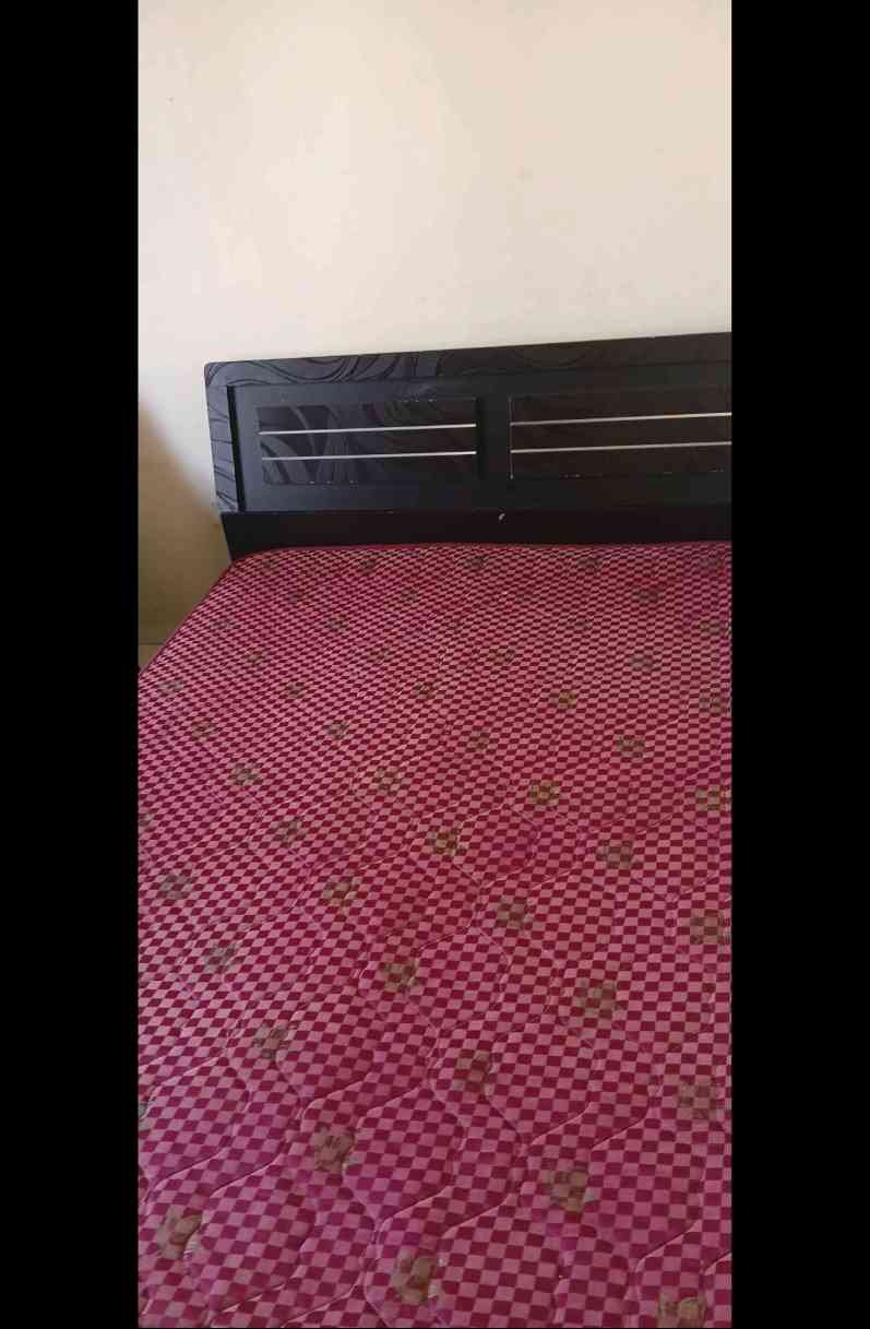 good storage and medium sized bed