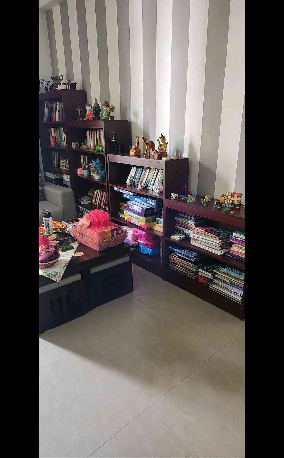 4 layered step formation book shelves