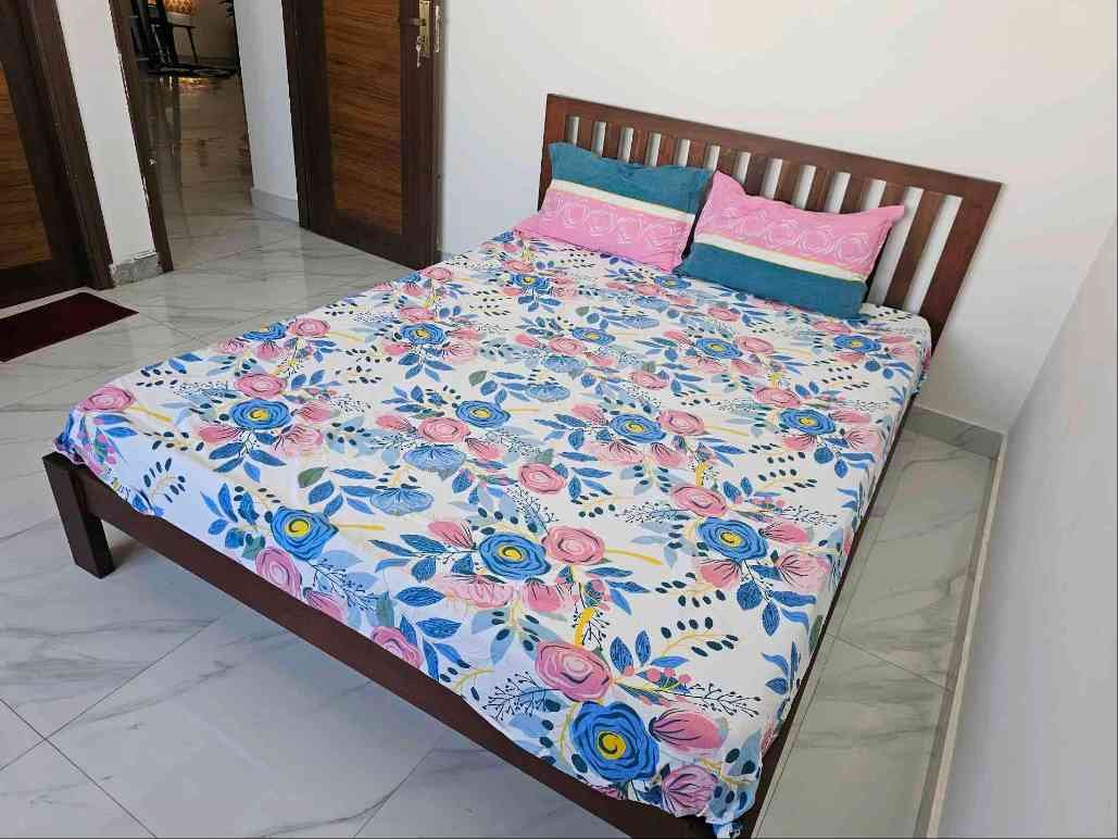 Queen Size bed and mattress combo