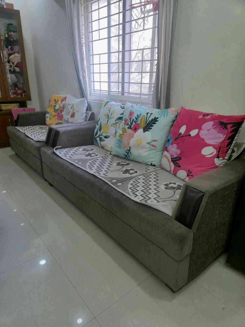 2+3 Seater Sofa with 5 cushions