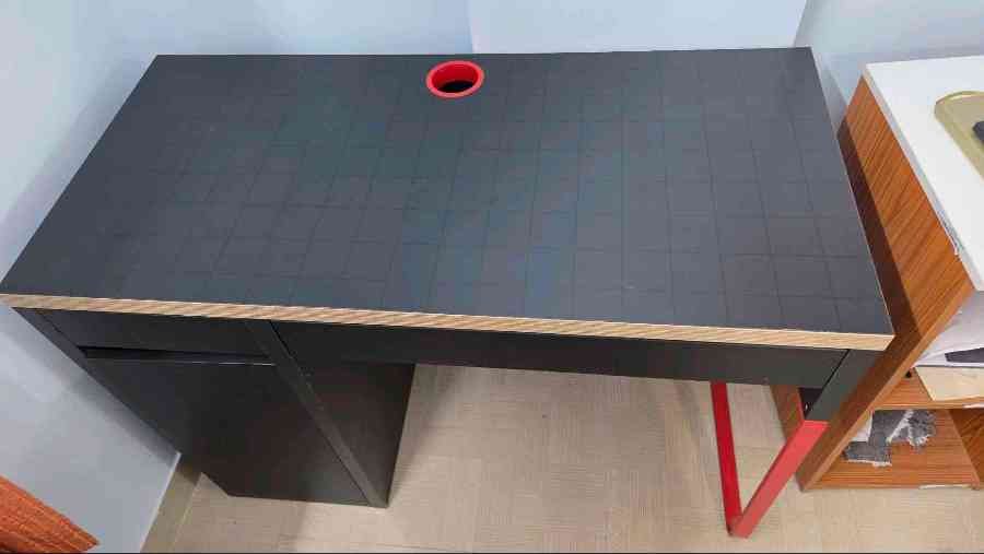 IKEA FREDDE Minimalist Gaming Desk / Study Table