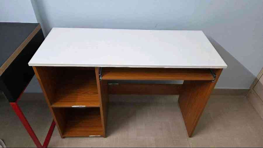 Minimalist Computer Desk / Study Table