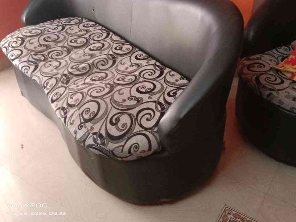 black finish sofa seater 3+2  four pillows