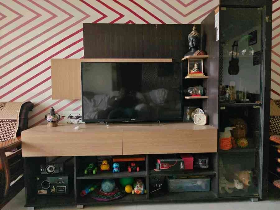 TV Unit with Shelves very good condition