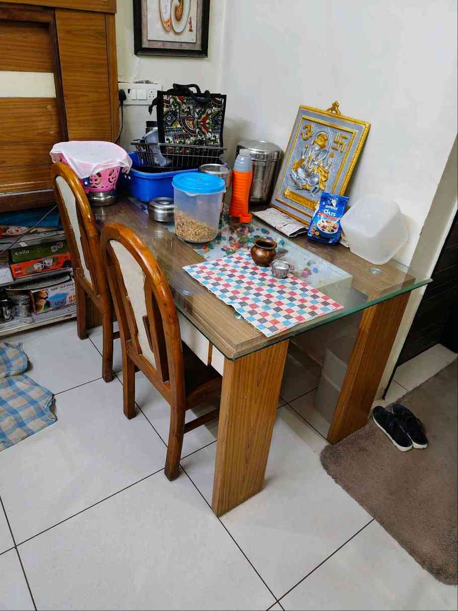 6 Seater Sag/Sheesham Glass Table Drawers