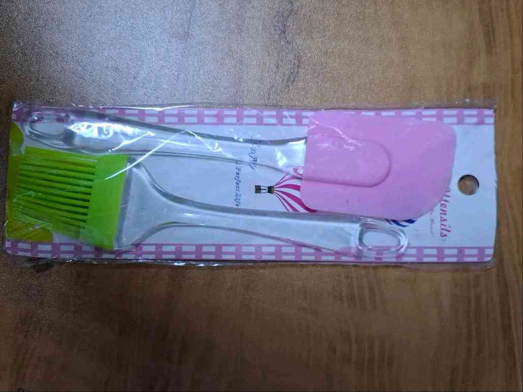 Brushing spatula