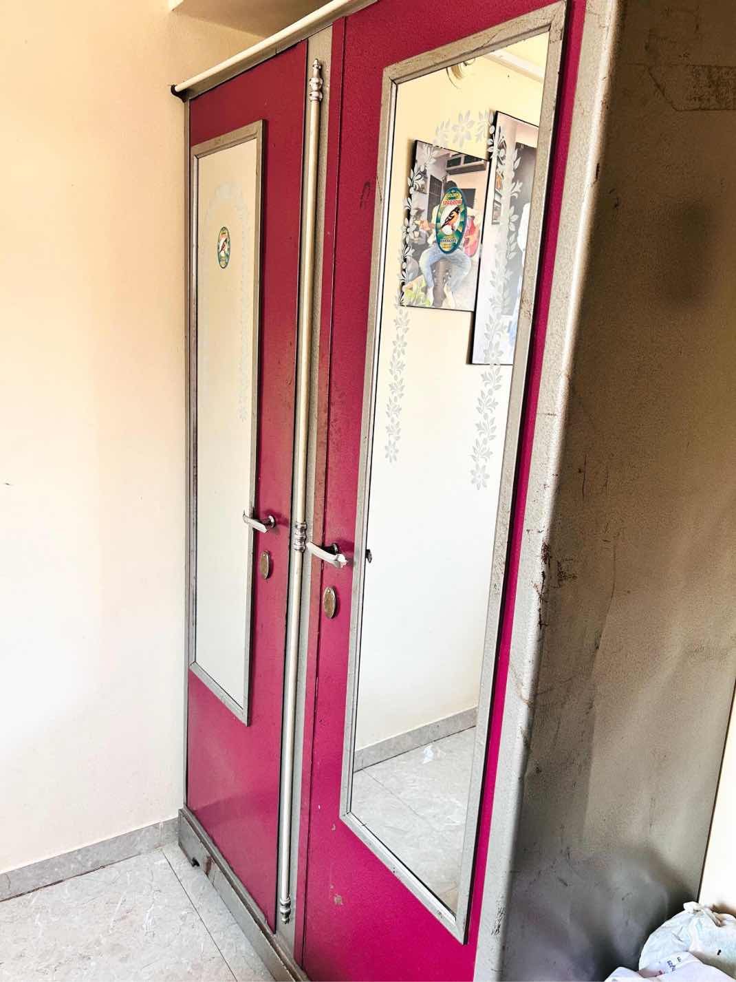 Double Door Iron Almira for sell