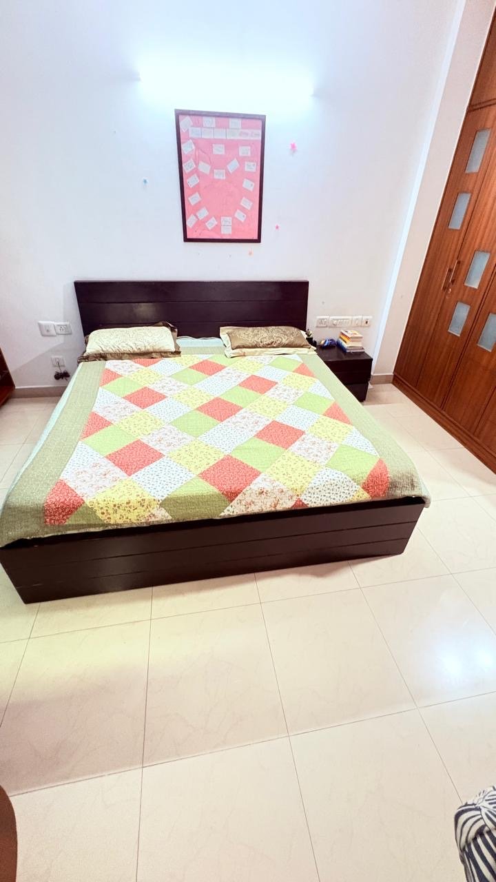 King size double bed + storage + mattress